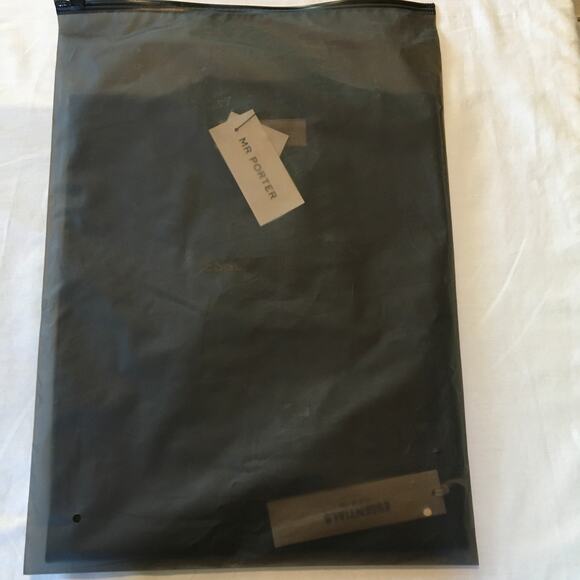 NWT Fear of God Essentials Off-Black T-Shirt - Men's X-small - Picture 9 of 9